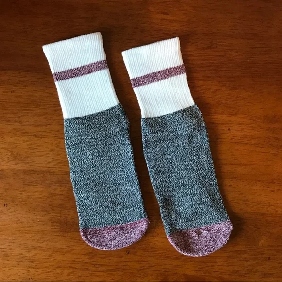NWOT Girls Crew Length Cozy Slipper Socks, Sister Sentiments and Non Slip Grip - Picture 6 of 11